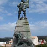 Une statue à Bonifacio