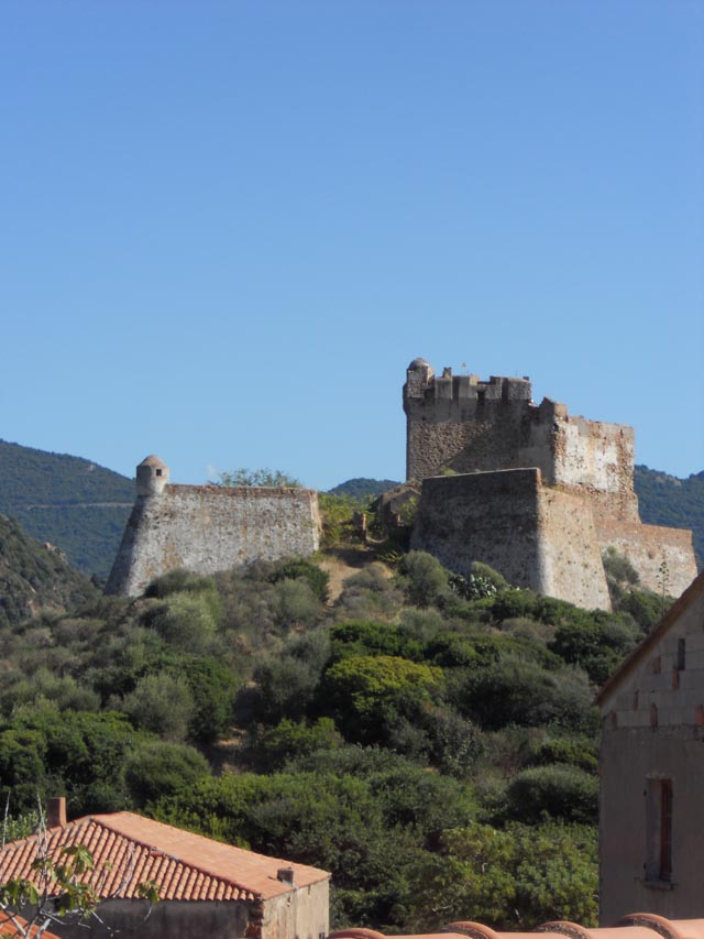 Le fort sur les hauteurs de Girolata