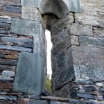 Une fenêtre de la chapelle San Cesariu