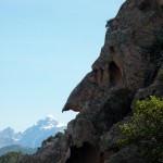 Ce rocher ressemble à une tête de monstre de profil