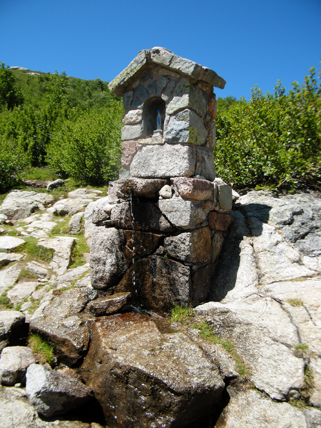 La fontaine au lac de Nino