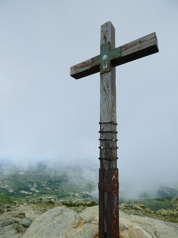 La croix au sommet de l'Incudine
