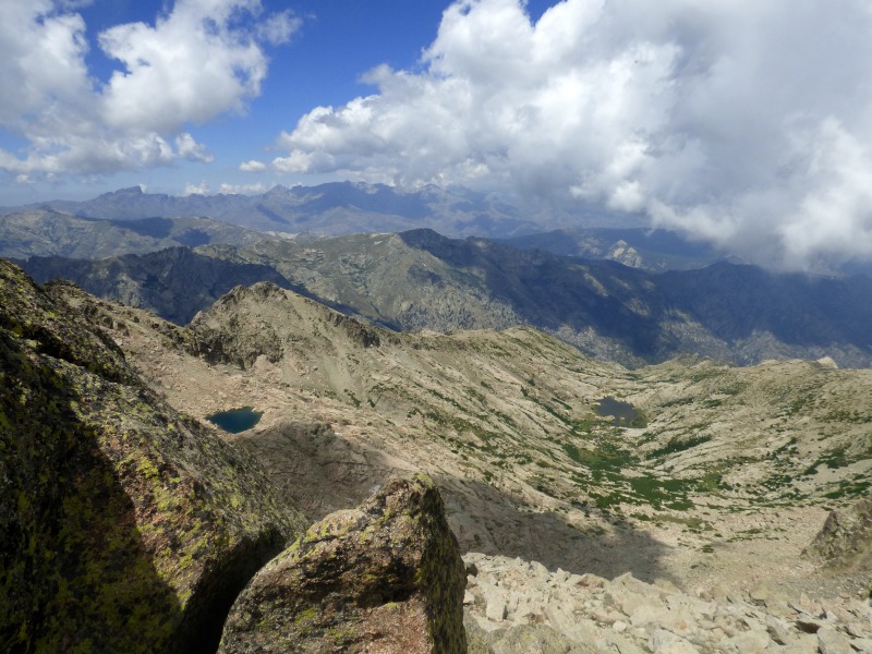 Vue sur la Restonica et les lac de l'Oriente et de Galiera (à gauche)