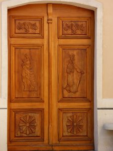 La porte de l'église de Riventosa