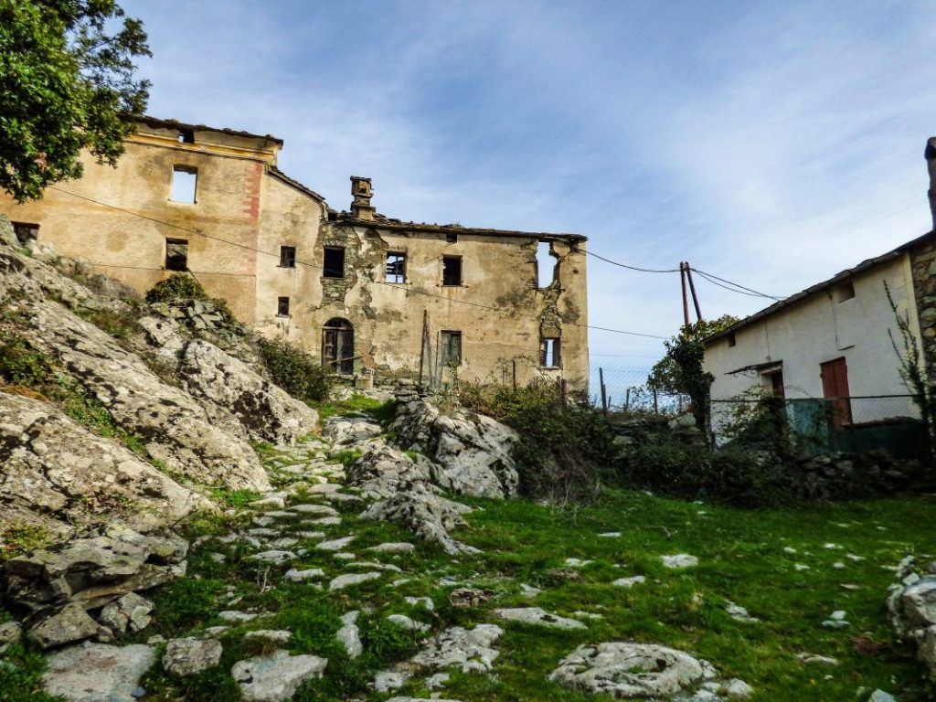 Maisons en ruines à Morosaglia