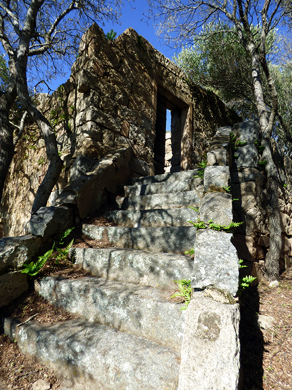 Un bel escalier à Arillavu.